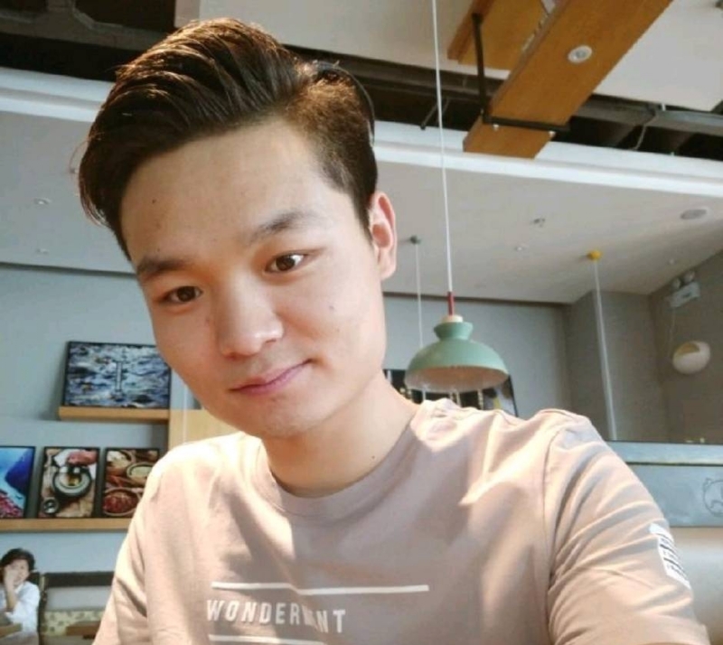 裴海洋的第一张照片--郑州闪婚服务中心